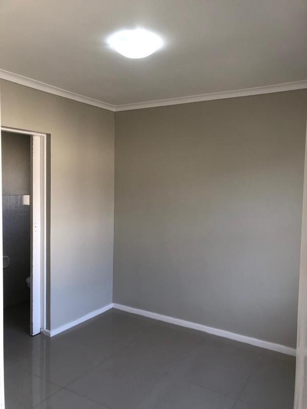 To Let 1 Bedroom Property for Rent in Kenilworth Western Cape